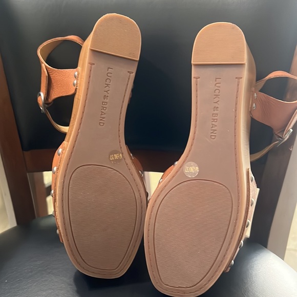 Lucky Brand Carmel Wedges - Picture 5 of 7